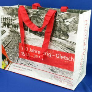 Über den Dächern von Brig-Gletsch: PP Woven Taschen für das 100-jährige Jubiläum