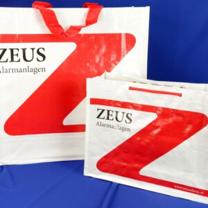 Vorderansicht: Weiße PP Woven Einkaufstasche von Zeus Alarmanlagen mit rotem Z-Logo