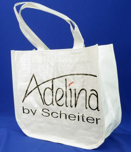 Eleganz in Großbuchstaben: Adelina by Scheiter Taschen für stilvolle Einkäufe