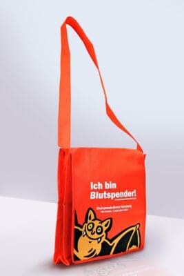 Collegetasche mit Überschlag aus Non Woven